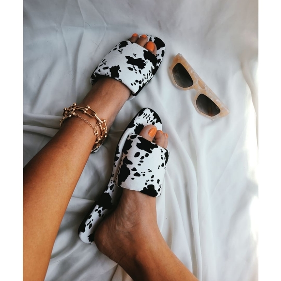 Shoes - 🚨LAST PAIR/ Cow print Sandal